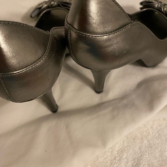 Ladies gently used high heel peekaboo pointy decorative toe  Gianni Bini 8M - Picture 7 of 11